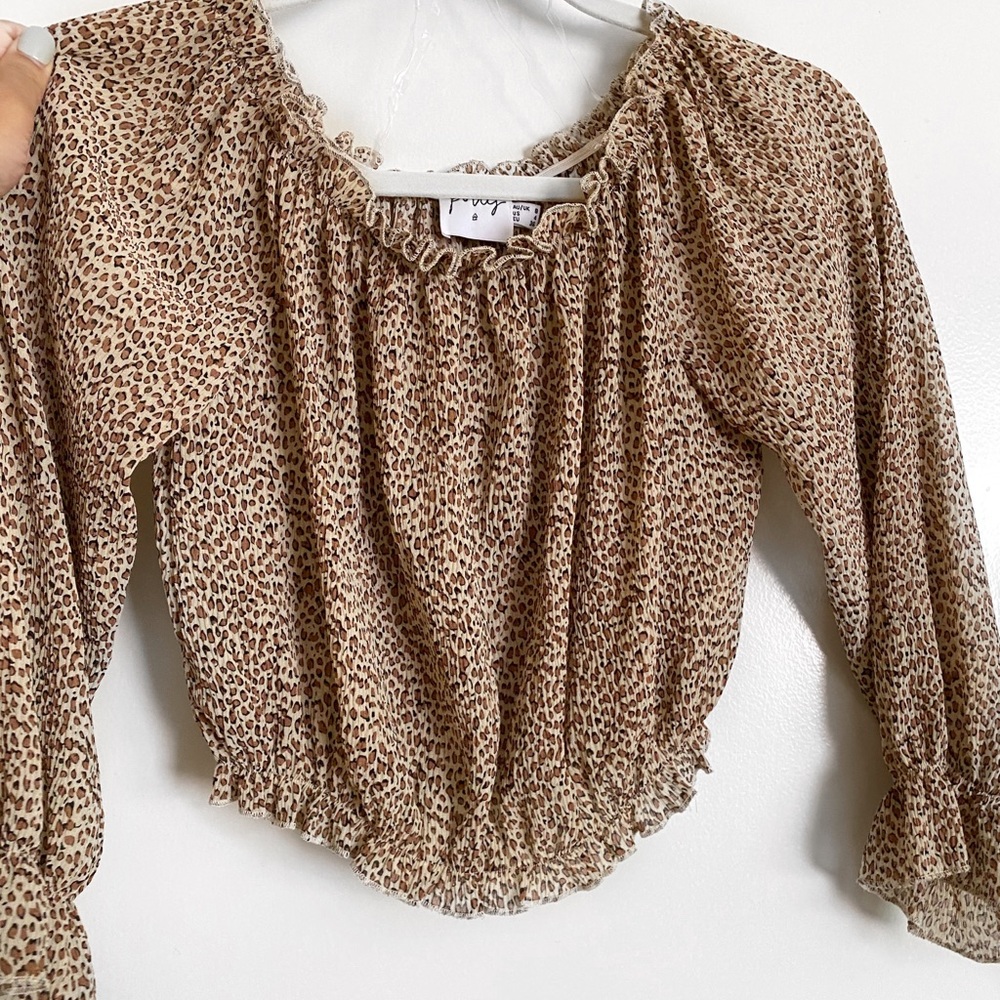 ✨PRINCESS POLLY cropped leopard shirt